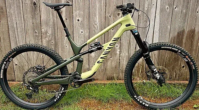 2024 Canyon Spectral 27.5 CF 8 Mountain Bike Carbon Frame Large