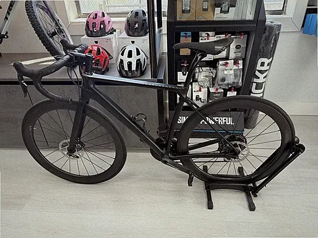 CANYON ENDURACE CF SL – CARBON DISC ROAD BIKE- USED