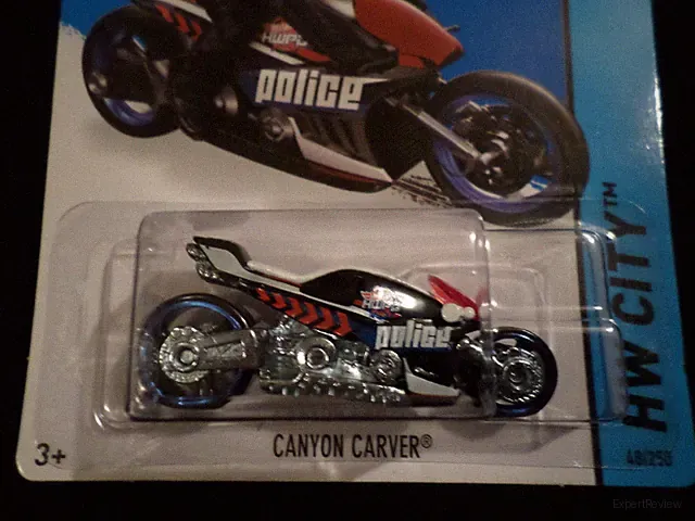 HW HOT WHEELS 2015 HW CITY #48/250 CANYON CARVER MOTORCYCLE HOTWHEELS RED/WHITE