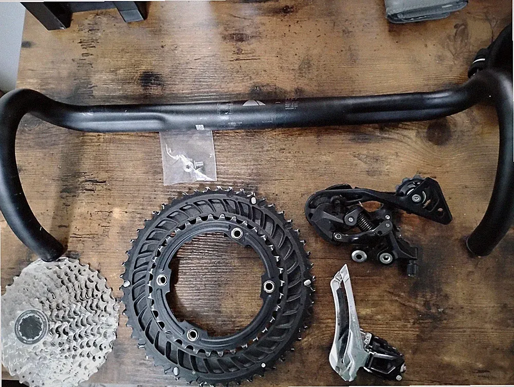 Shimano 105 Road Bike Parts/Lot Canyon H17 Bar_2x Shifters Cassette EXCELLENT+